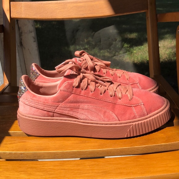 pink velvet pumas